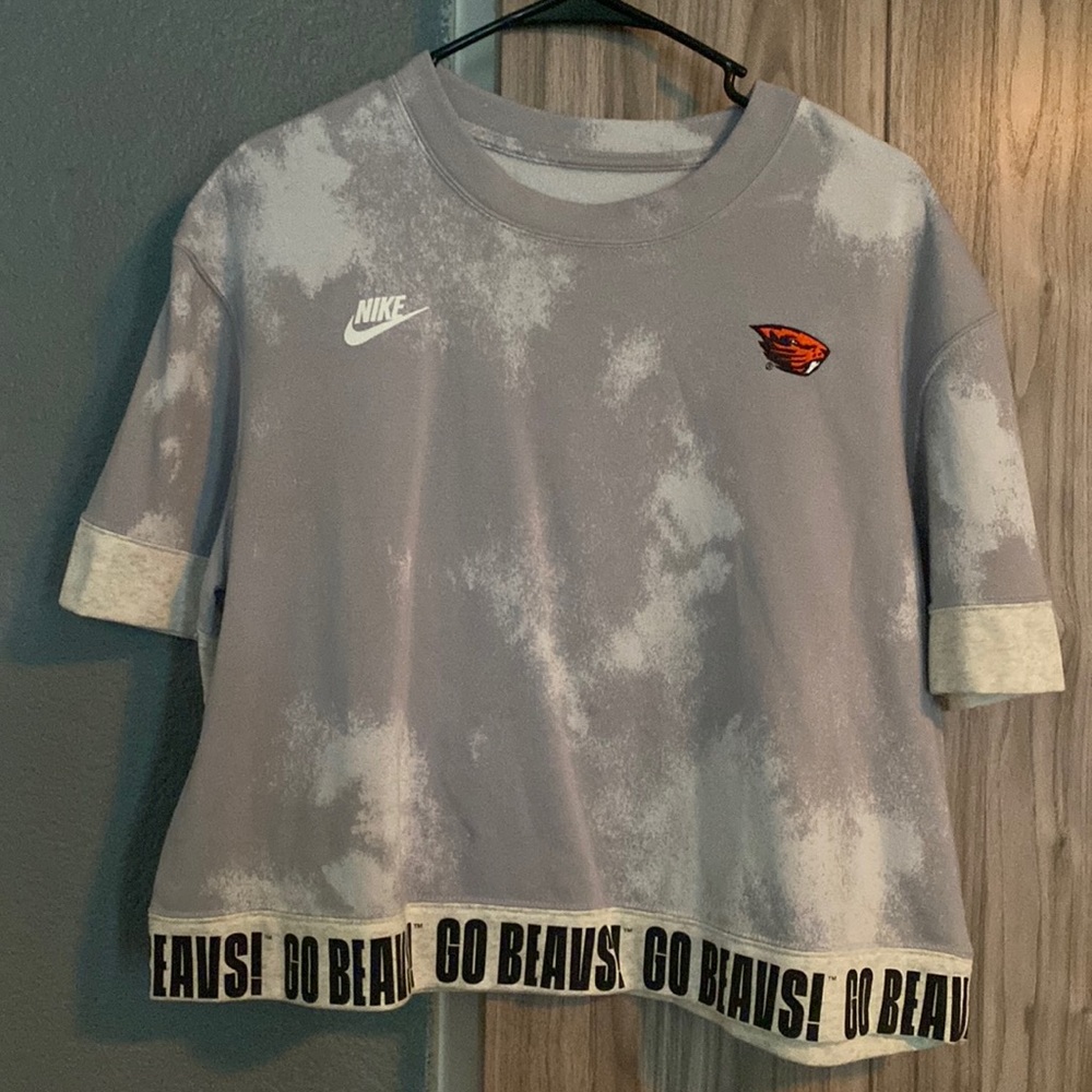 Nike, Cropped short sleeve, sweater material. Never warn.